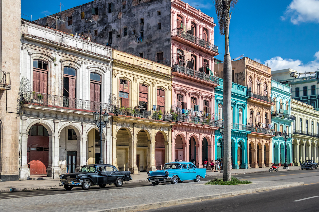 „Alemndrones” – czyli słynne stare samochody w Hawanie